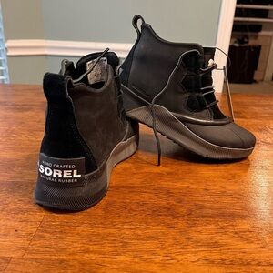 New Sorel Out N About Waterproof black lace up boot size 6.5